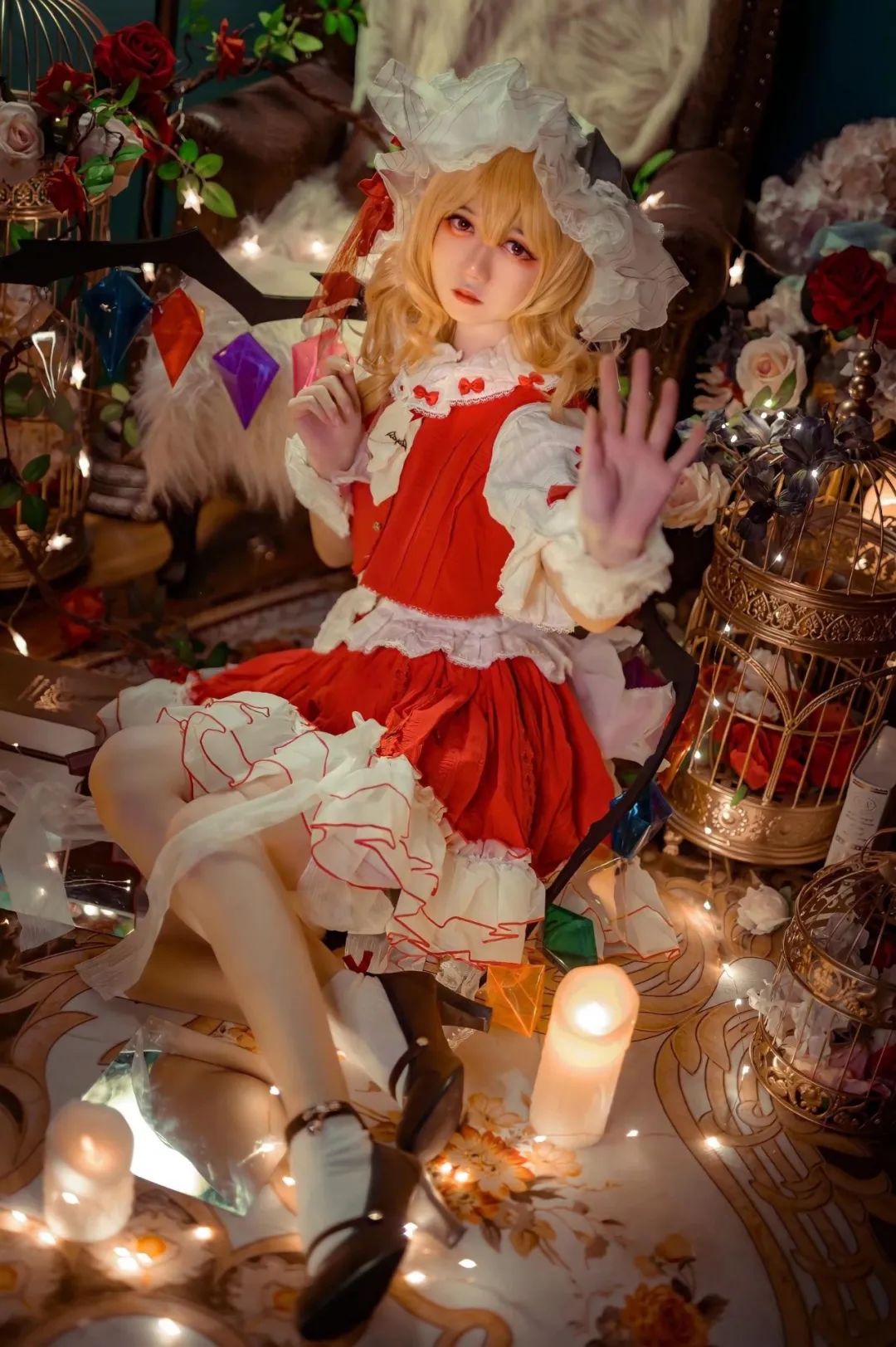 东方project 芙兰朵露 这是一只长着彩翼的红色恶魔，请不要尝试向她搭话。