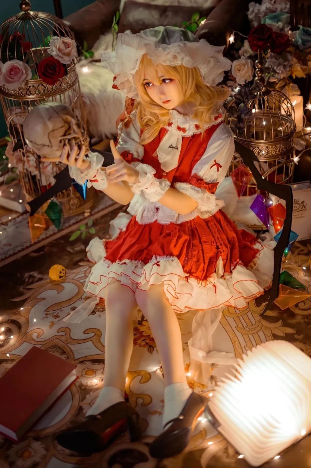 东方project 芙兰朵露 这是一只长着彩翼的红色恶魔，请不要尝试向她搭话。