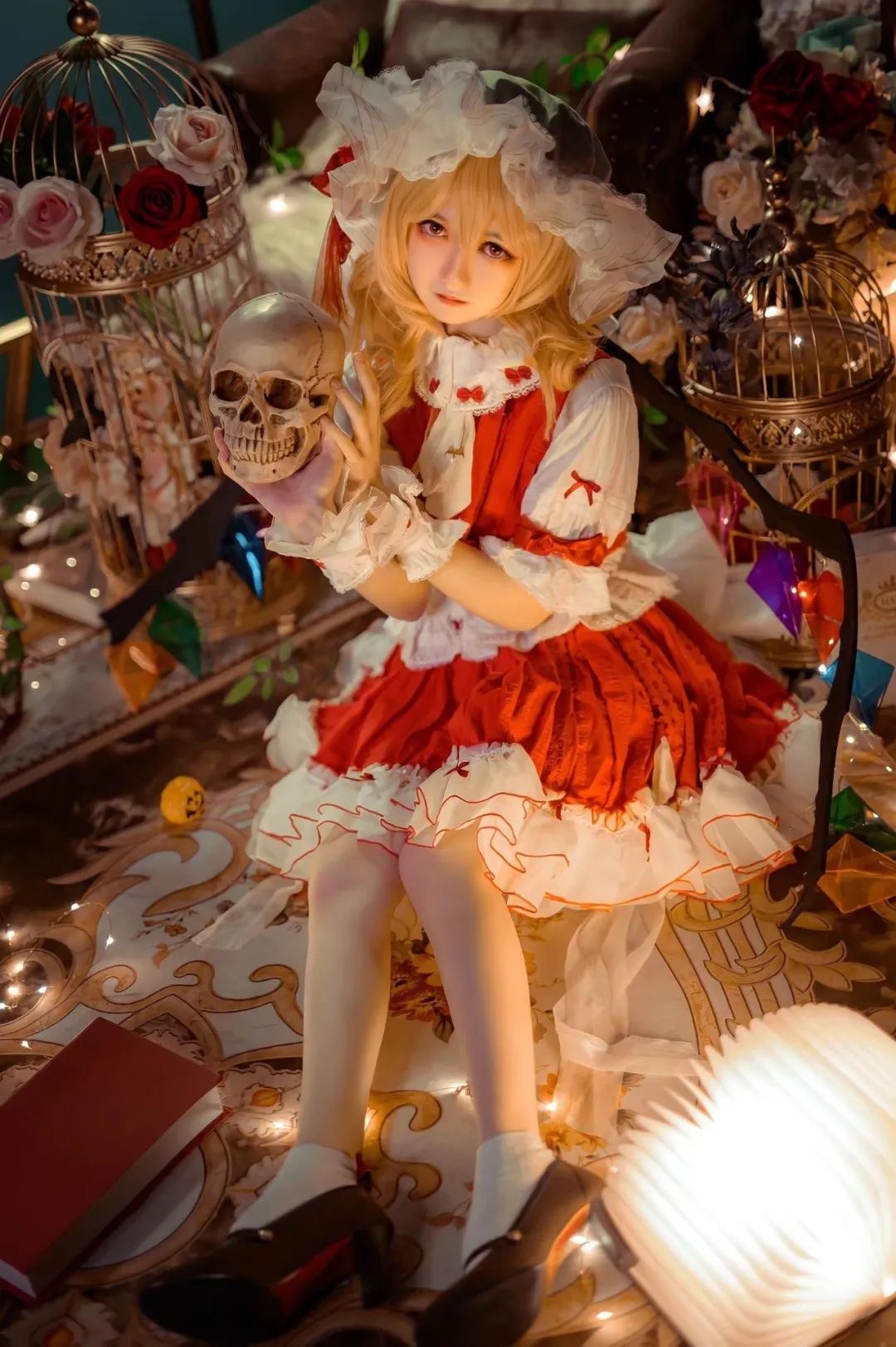 东方project 芙兰朵露 这是一只长着彩翼的红色恶魔，请不要尝试向她搭话。