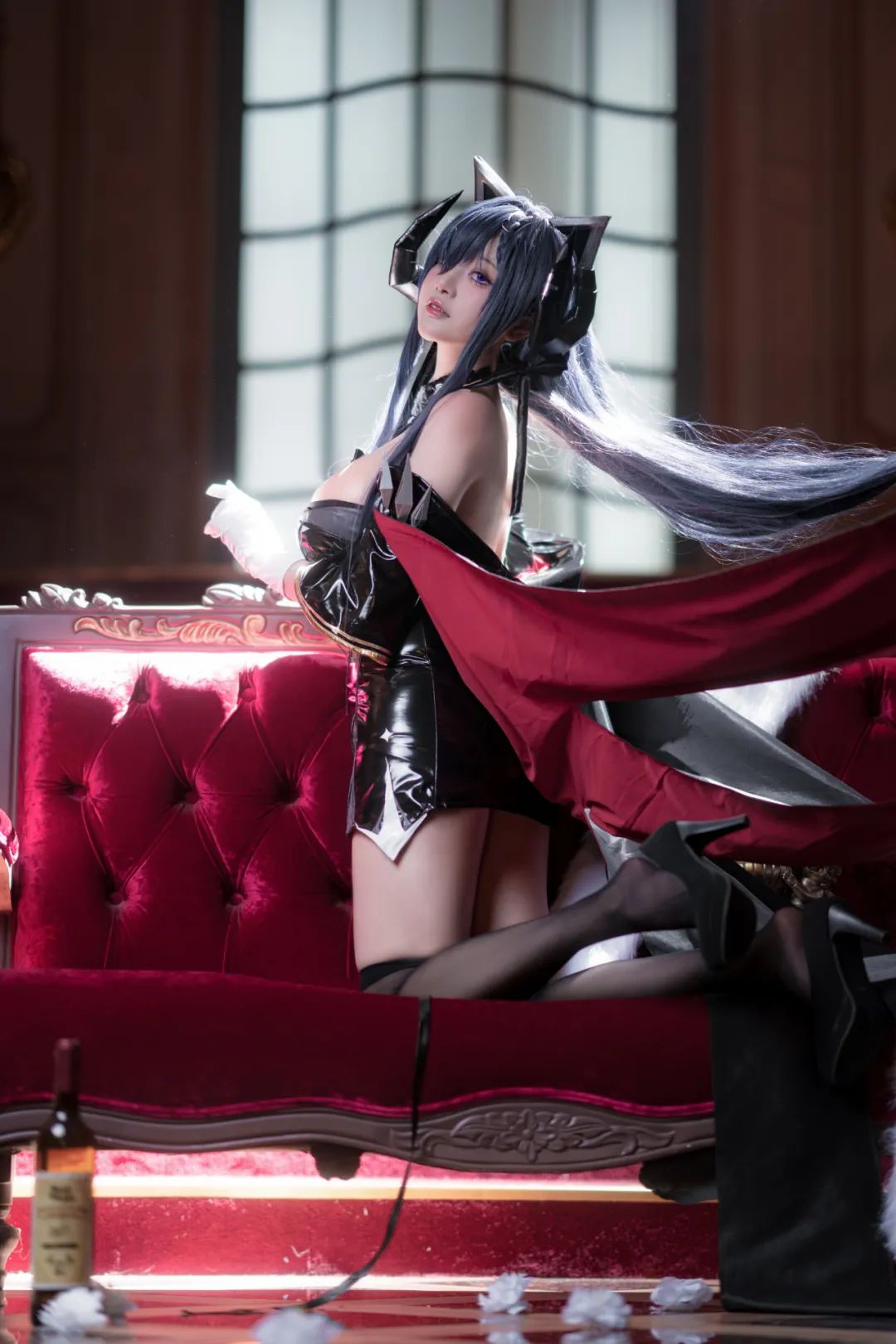 碧蓝航线 奥古斯特·冯·帕塞瓦尔cosplay 牢牢记住吧，我的“指挥官”，我的使魔