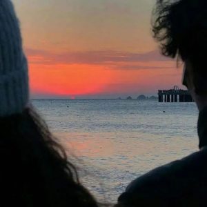 夏天日落的朋友圈文案。