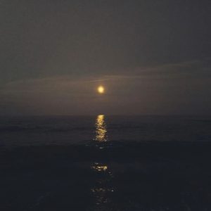 夏天日落的朋友圈文案。