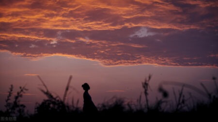 深夜emo文案伤感|句句难受窒息，句句无能为力。