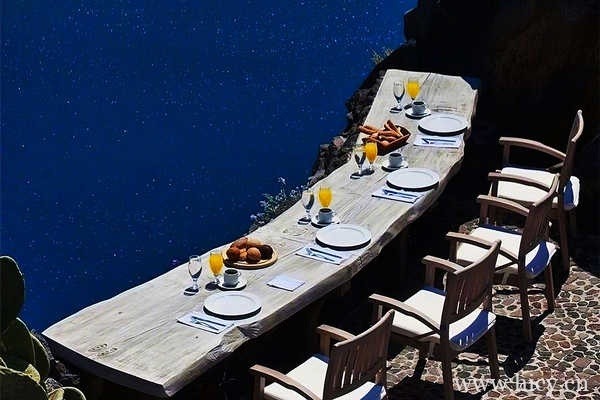 借酒消愁的文案句子 朋友圈独自喝酒的文案插图1 借酒消愁的文案句子 朋友圈独自喝酒的文案