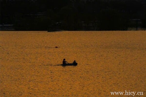 特别委屈时发的文案句子 难过委屈的朋友圈文案