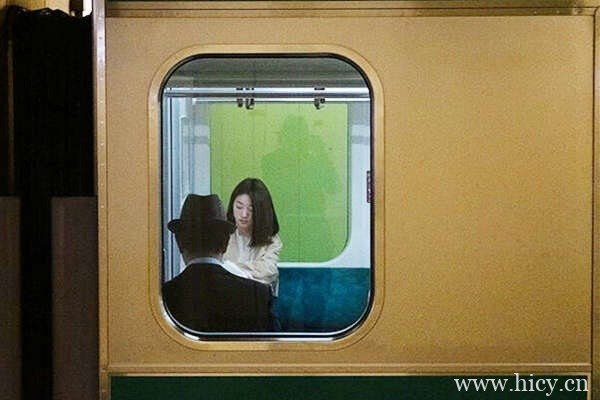 emo伤感文案爱情，后来只要有人陪，我也不知道我爱谁了。