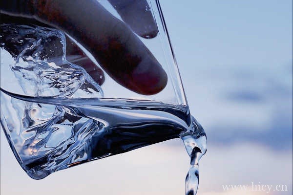 抖音夸人文案短句,姐姐杀人不用刀,勾魂夺魄全在腰。插图1 抖音夸人文案短句,姐姐杀人不用刀,勾魂夺魄全在腰。