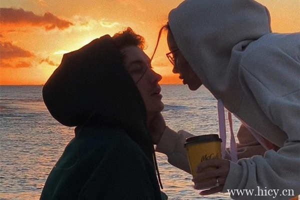 emo伤感文案,有时候沉默,就是最好的诉说。插图1 emo伤感文案,有时候沉默,就是最好的诉说。