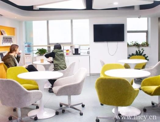 第一天上班的朋友圈说说文案插图1 第一天上班的朋友圈说说文案