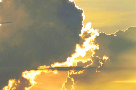 描写看日出天空云彩的暖心文案句子摘抄插图1 描写看日出天空云彩的暖心文案句子摘抄